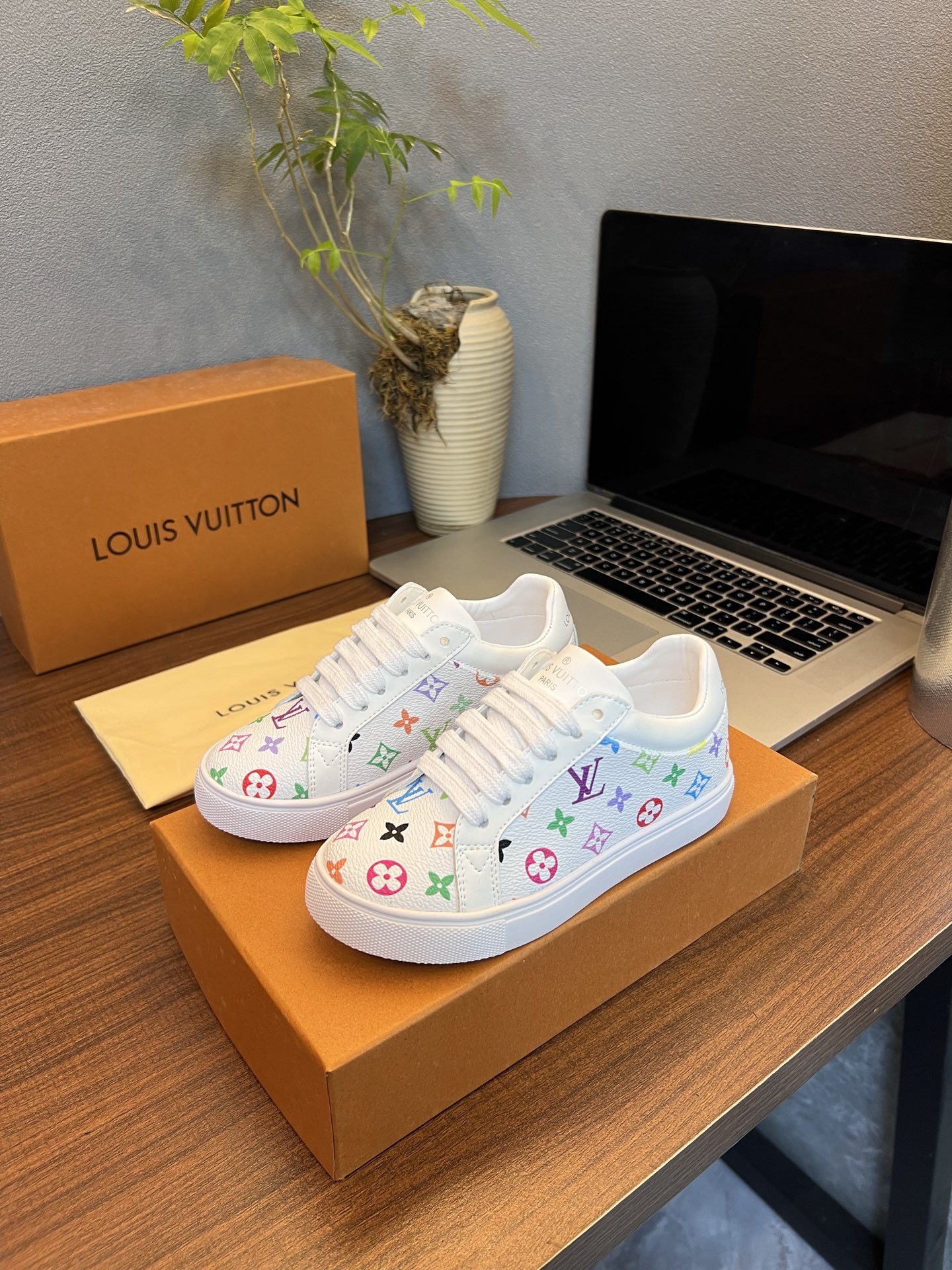 Children's shoes child